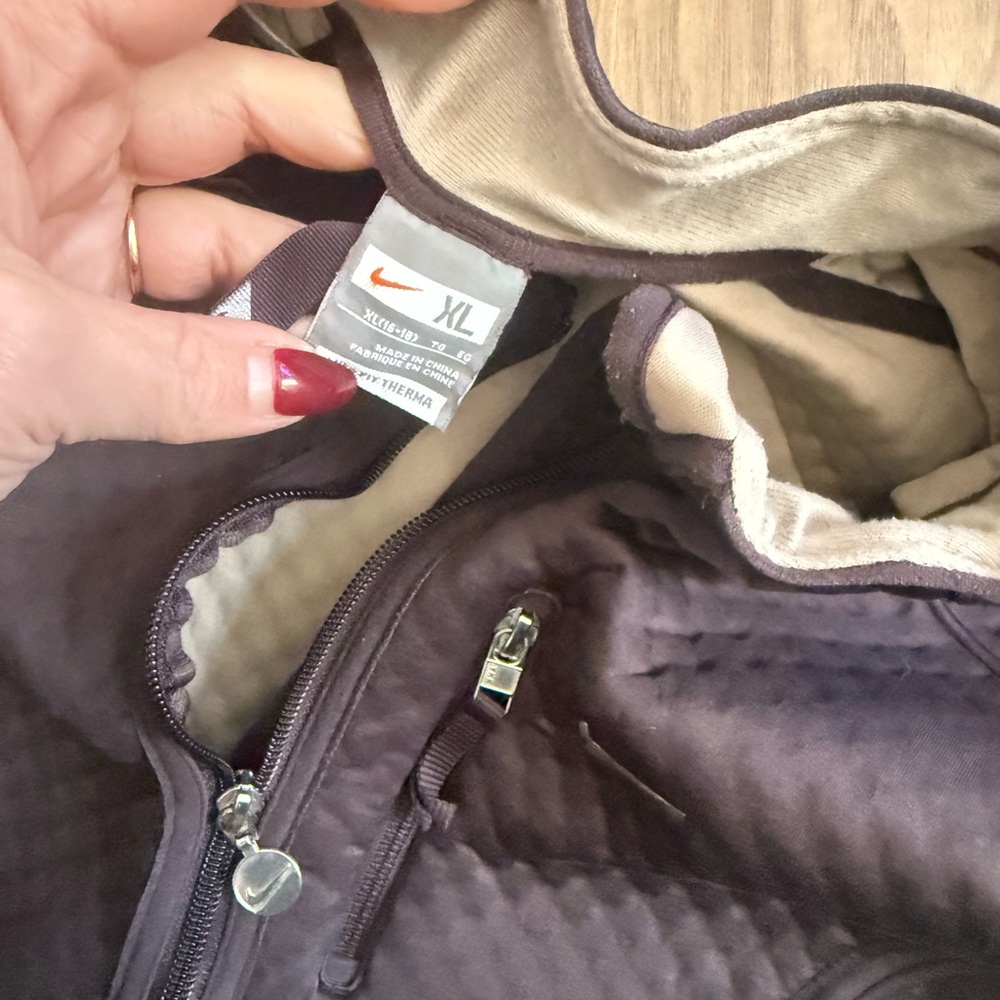 Women’s Nike Brown Quilted thermafit Vest - Picture 3 of 3